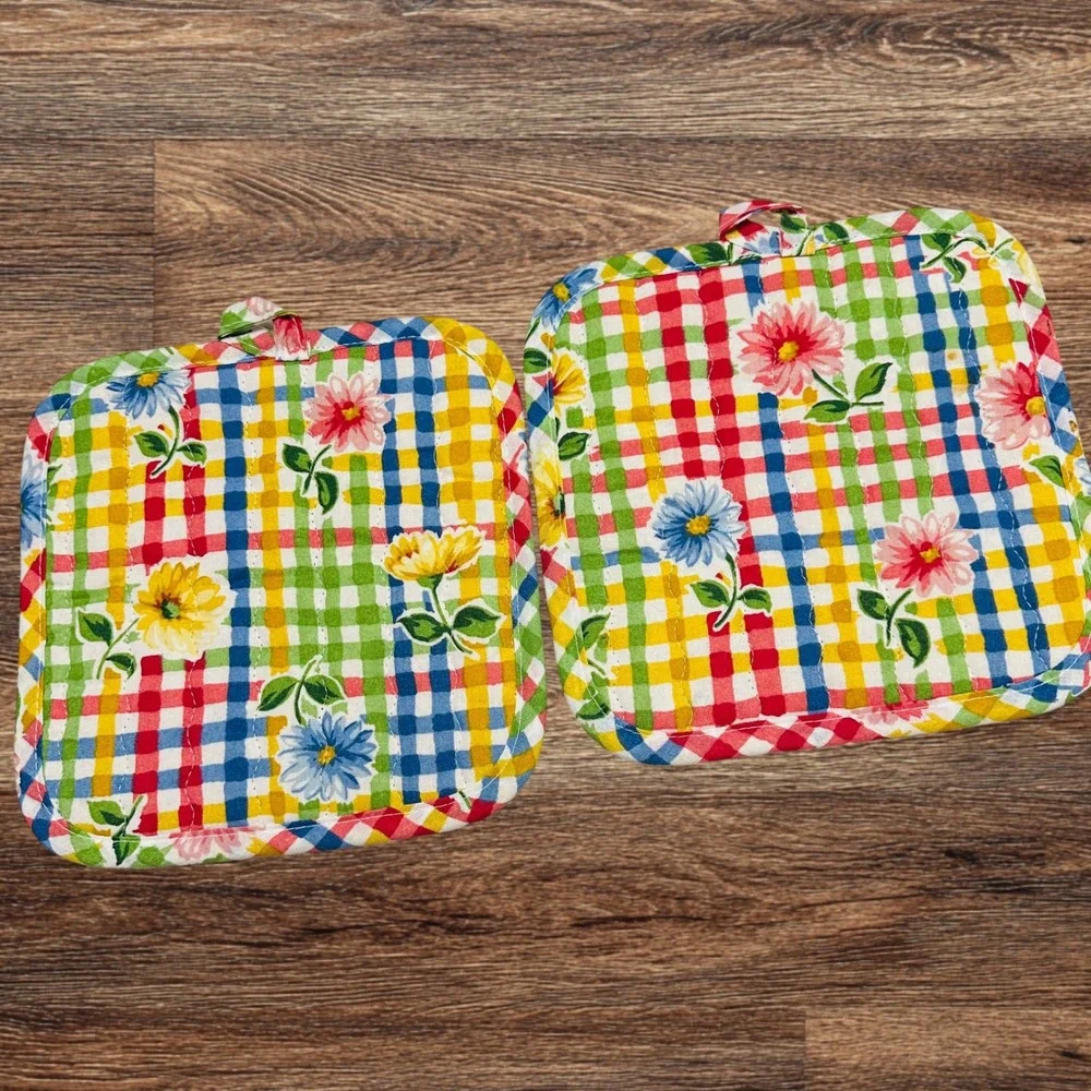 Floral Cottagecore Potholders - 2 Piece - New Quilted
